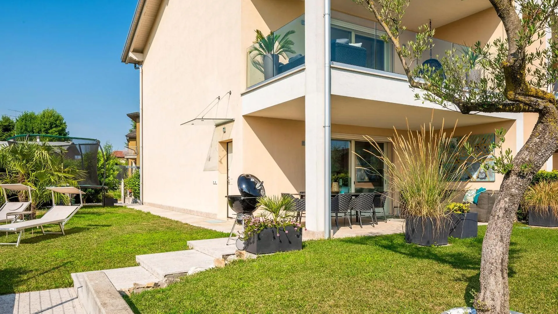 Luxury Villa Magdalena Peschiera del Garda 0*,  Itália